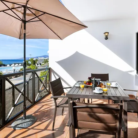 Oceanfront, Sea View, Fast Wifi & Pool In Puerto del Carmen (Lanzarote)