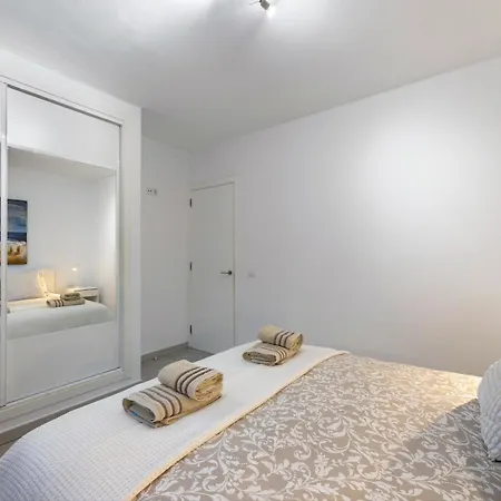 Oceanfront, Sea View, Fast Wifi & Pool In