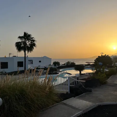 Apartment Oceanfront, Sea View, Fast Wifi & Pool In